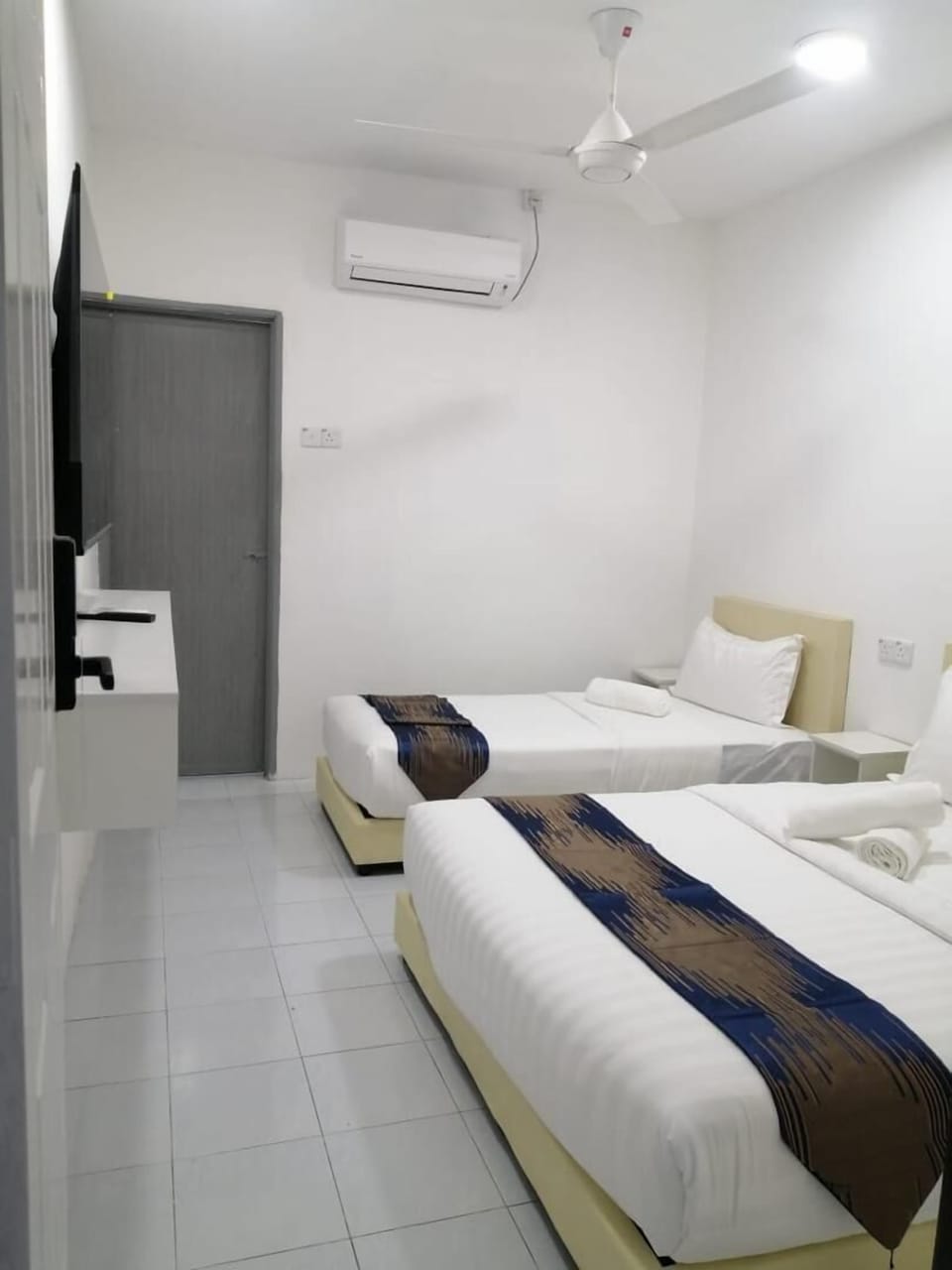 Triple Room | Iron/ironing board, free WiFi
