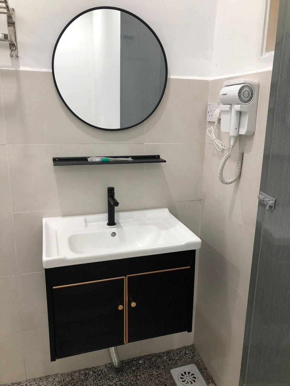 Triple Room | Bathroom | Hair dryer, slippers, bidet