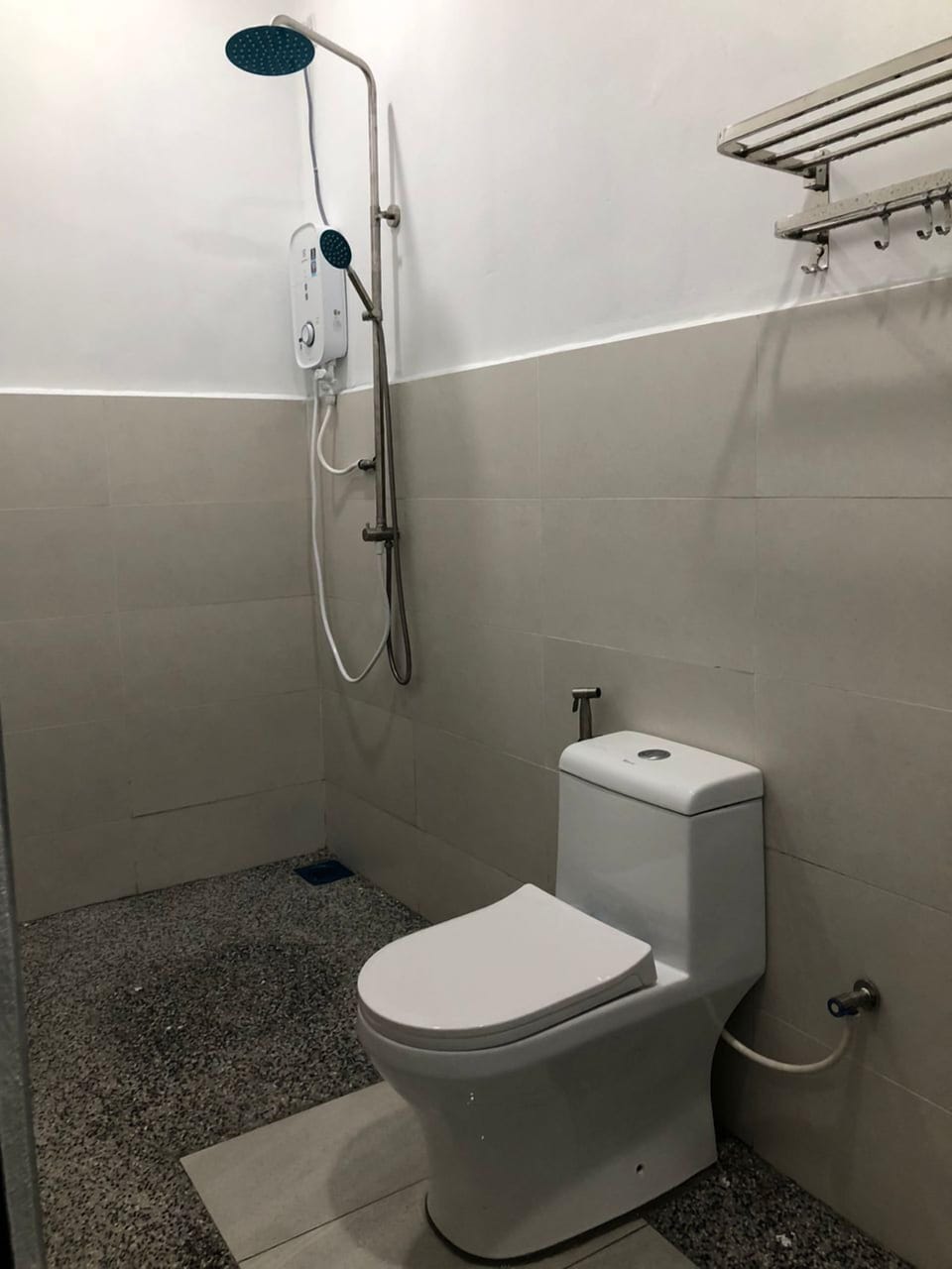 Triple Room | Bathroom | Hair dryer, slippers, bidet