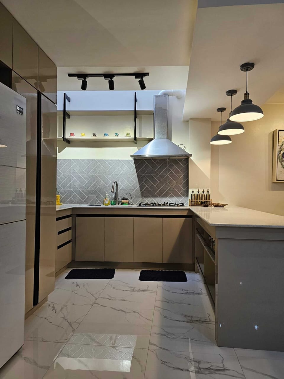 Standard House, 4 Bedrooms, Kitchen, Mountain View | Private kitchen | Fridge, oven, stovetop, electric kettle