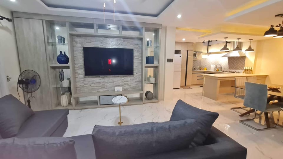 Standard House, 4 Bedrooms, Kitchen, Mountain View | Living room | 65-inch Smart TV with digital channels