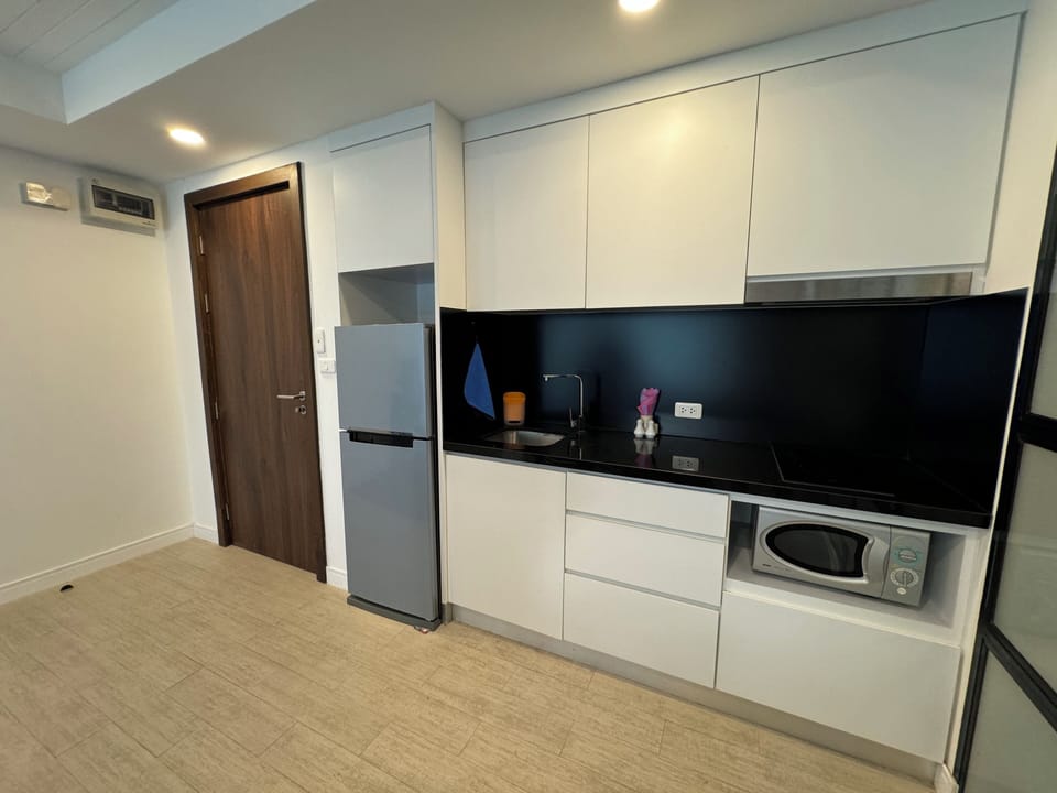 Condo, 1 Bedroom, Pool View | Private kitchen | Fridge, microwave, stovetop, cookware/dishes/utensils