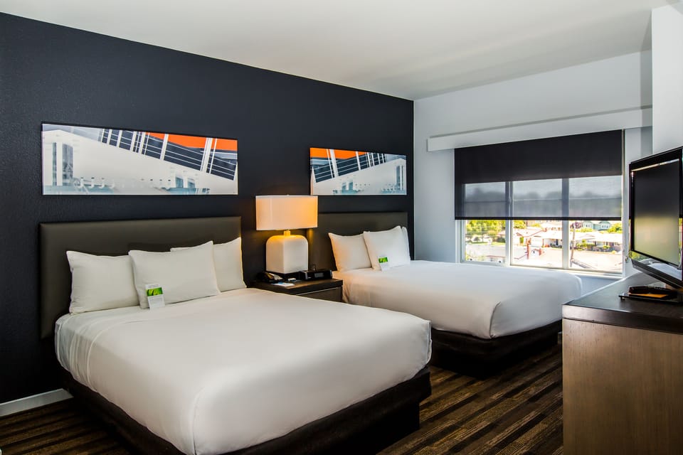 Premium bedding, in-room safe, desk, blackout drapes