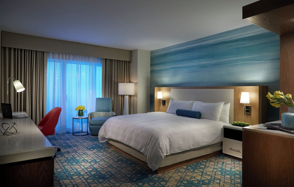 Deluxe Room, 1 King Bed, Roll-in Shower | Premium bedding, pillowtop beds, in-room safe, desk