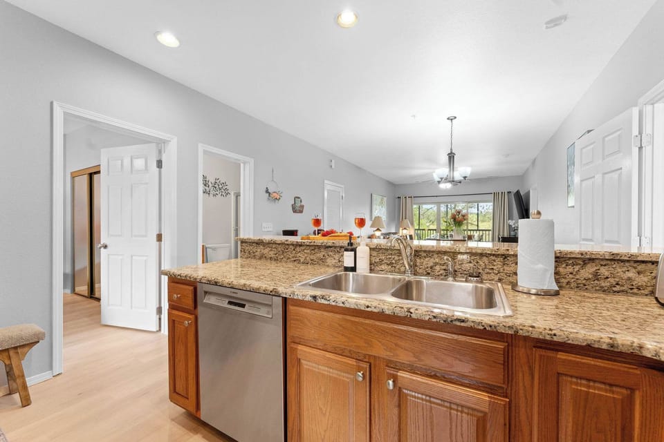 The kitchen comes fully stocked so you can cook up your favorites!