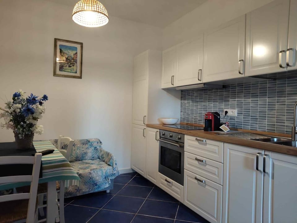 Kitchen-Living