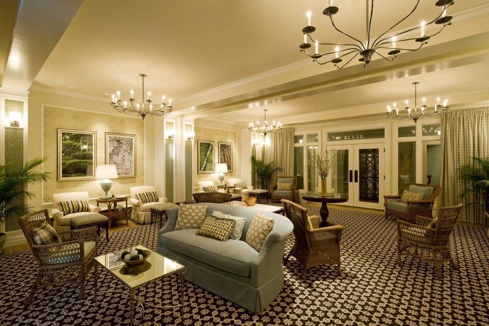 Couples treatment rooms, sauna, hot tub, steam room, body treatments