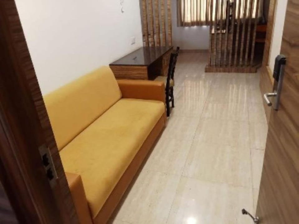 Family Suite | Desk, WiFi (free), bed sheets
