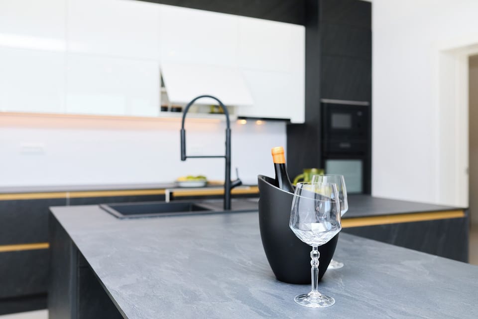 Apartment (3 Bedrooms) | Private kitchen | Microwave, oven, electric kettle, toaster