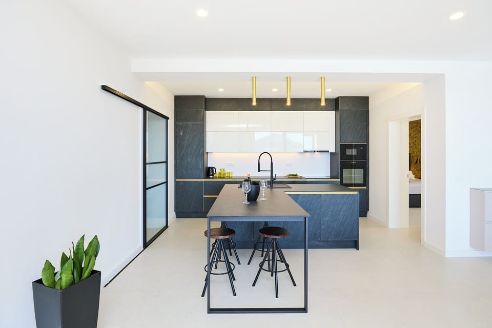Apartment (3 Bedrooms) | Private kitchen | Microwave, oven, electric kettle, toaster