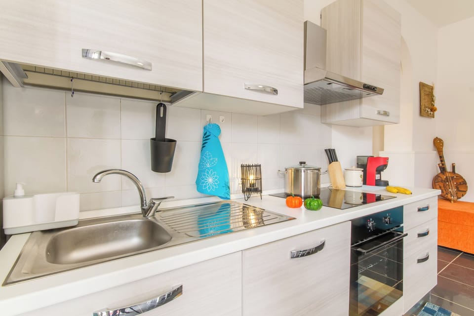 Family Apartment, 2 Bedrooms, Terrace (Distefano House Close To Sea) | Private kitchen