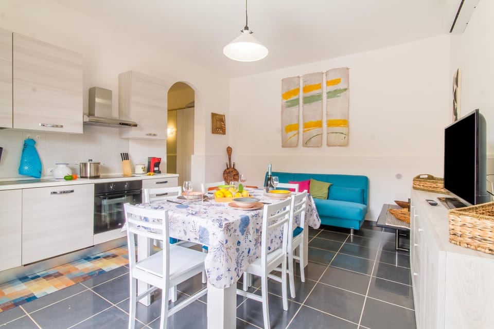 Family Apartment, 2 Bedrooms, Terrace (Distefano House Close To Sea) | Dining