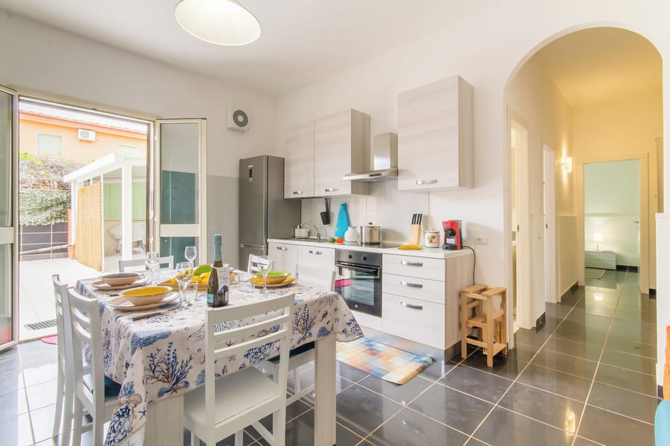 Family Apartment, 2 Bedrooms, Terrace (Distefano House Close To Sea) | Private kitchen