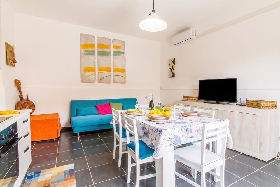 Family Apartment, 2 Bedrooms, Terrace (Distefano House Close To Sea) | Dining