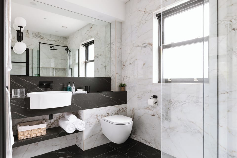 Deluxe Suite, Sea View | Bathroom | Shower, rainfall showerhead, designer toiletries, hair dryer