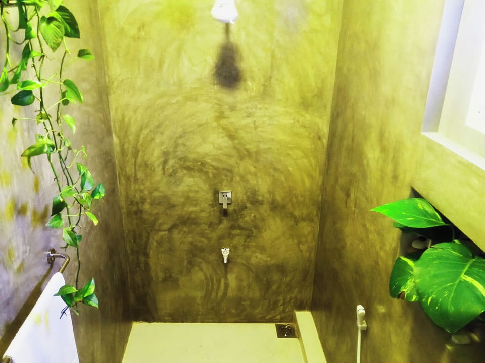 Comfort Double Room | Bathroom | Shower, rainfall showerhead, bidet, towels