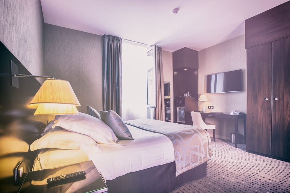 Standard Room, 1 Queen Bed | Premium bedding, Select Comfort beds, minibar, in-room safe