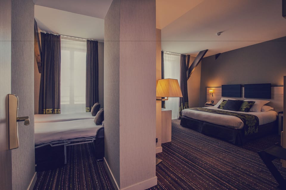 Executive Suite, Bathtub (Living Room) | Premium bedding, Select Comfort beds, minibar, in-room safe