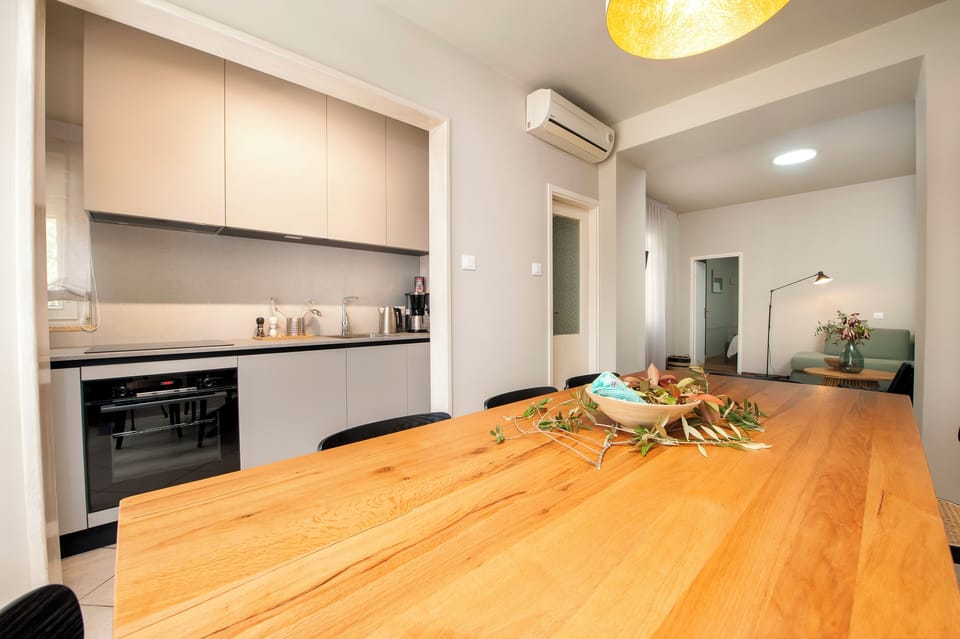 Family House | Private kitchen | Fridge, microwave, oven, stovetop