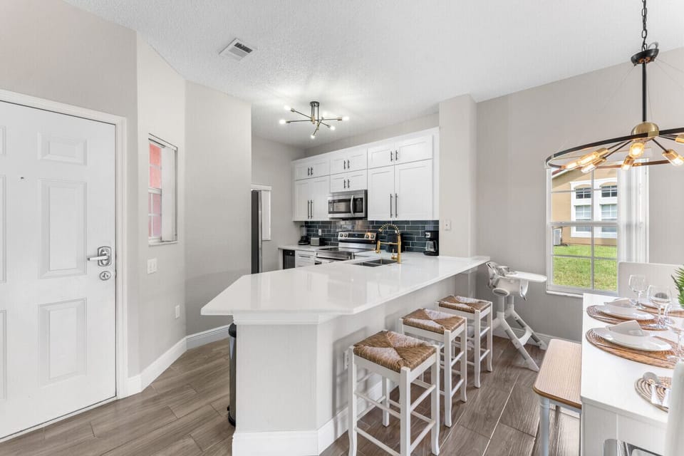 Kitchen Bar #Disney #Parks #kingdom #springs #Emeraldisland #resort #Apartment #Condo #Vacation #Rental #waterpark #Kissimmee #Orlando #universal #citywalk
