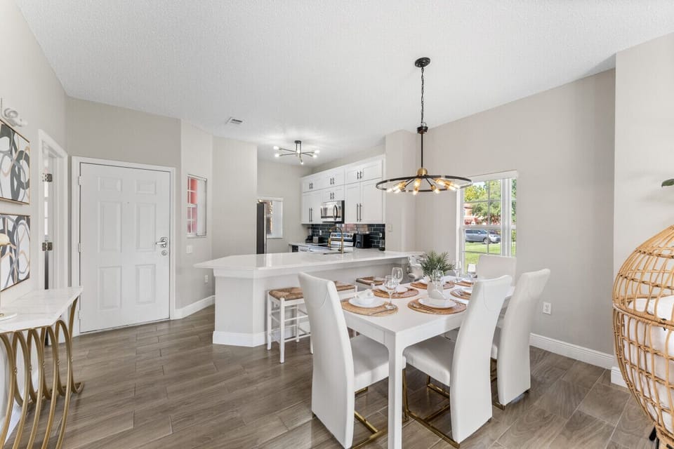 Dining Room #Disney #Parks #kingdom #springs #Emeraldisland #resort #Apartment #Condo #Vacation #Rental #waterpark #Kissimmee #Orlando #universal #citywalk