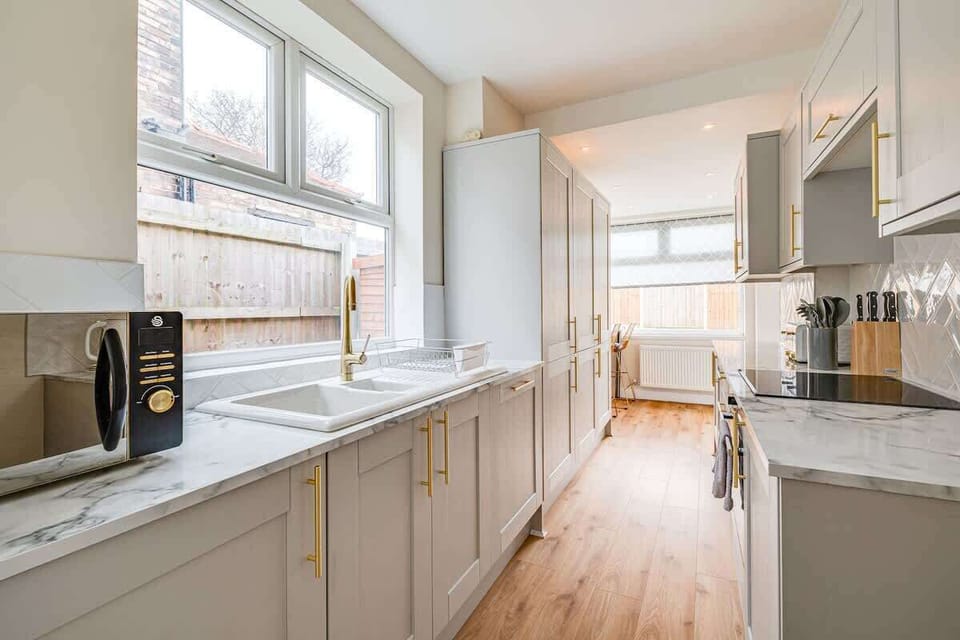 Modern and fully equipped kitchen