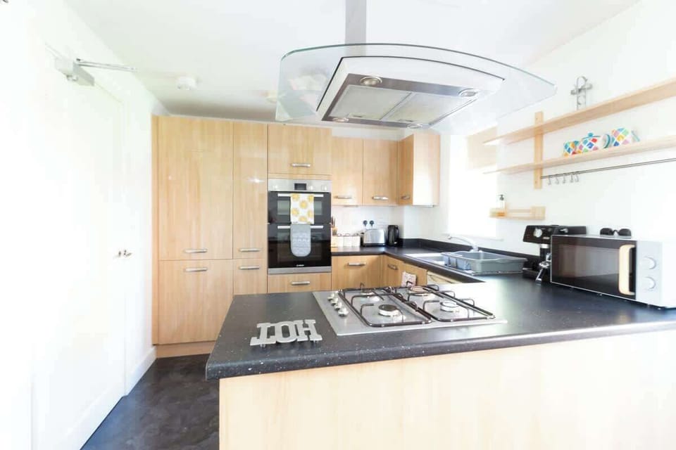 Enjoy cooking in this tidy kitchen space.