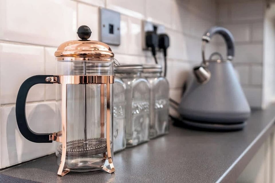 Well-equipped kitchen with a coffee press, washing machine, and dishwasher—everything you need for a comfortable and convenient stay