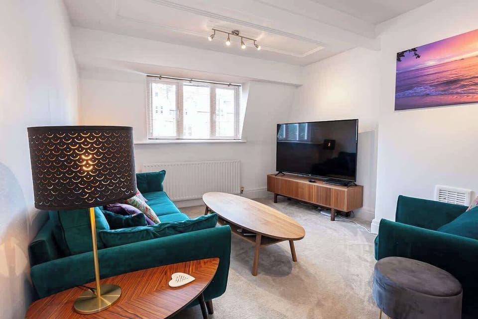 Spacious living room with ample seating area for the group. Perfect for kicking back, relaxing and watching or streaming your favourite TV show.
