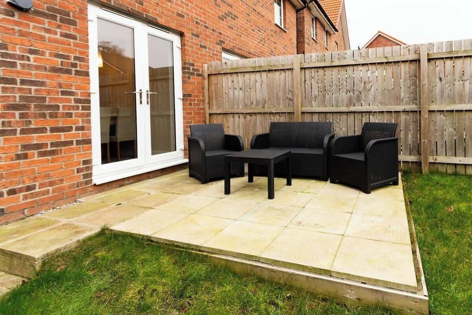 Unwind in the large fully-fenced backyard. We have outdoor seating area available.