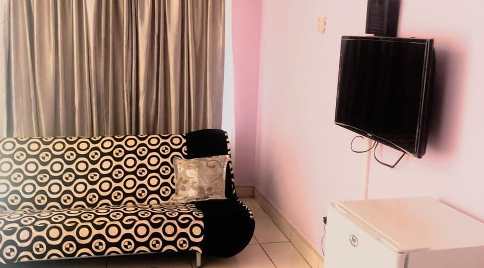 Executive Double Room, Garden View | Desk, laptop workspace, iron/ironing board (on request), WiFi (free)