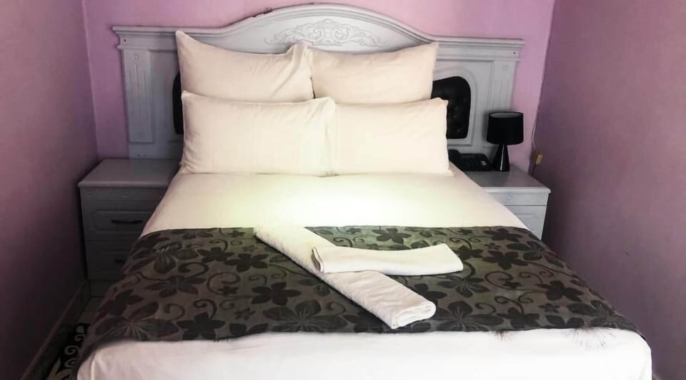 Standard Double Room | Desk, laptop workspace, iron/ironing board (on request), WiFi (free)