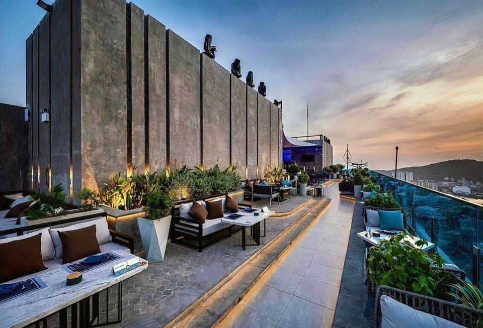 Rooftop Oasky 36 Cafe & Restaurant