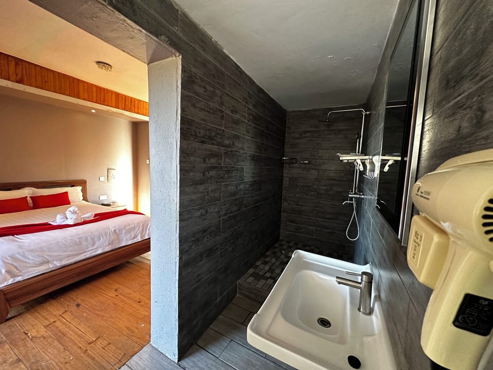 Comfort Double Room, Hill View | Bathroom sink