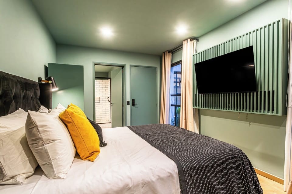Deluxe Room | Frette Italian sheets, premium bedding, down comforters