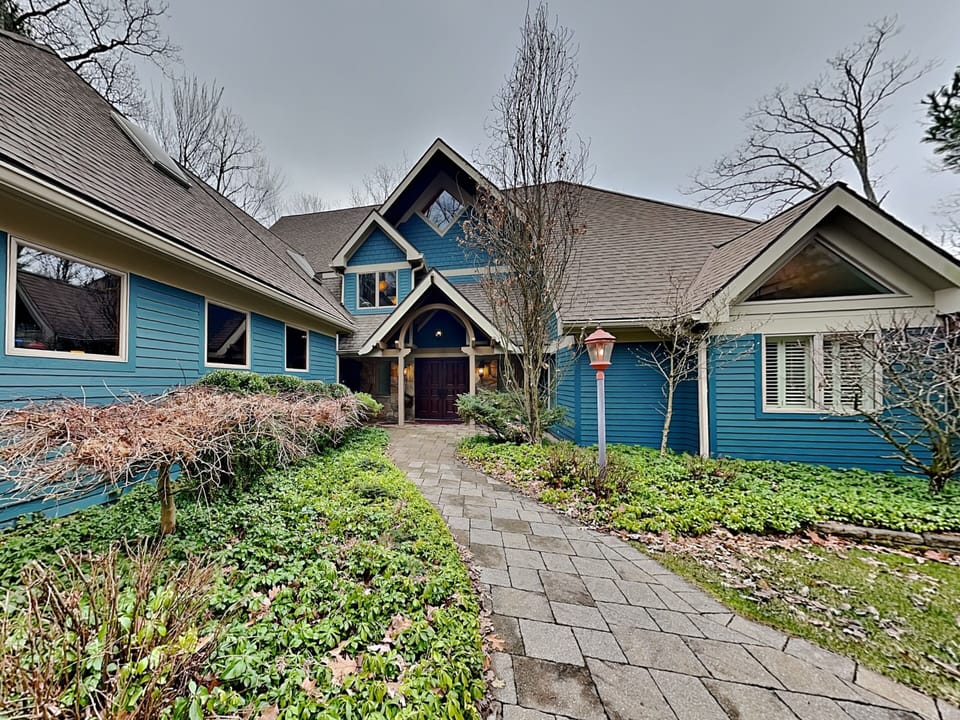 House (5 Bedrooms) | Exterior