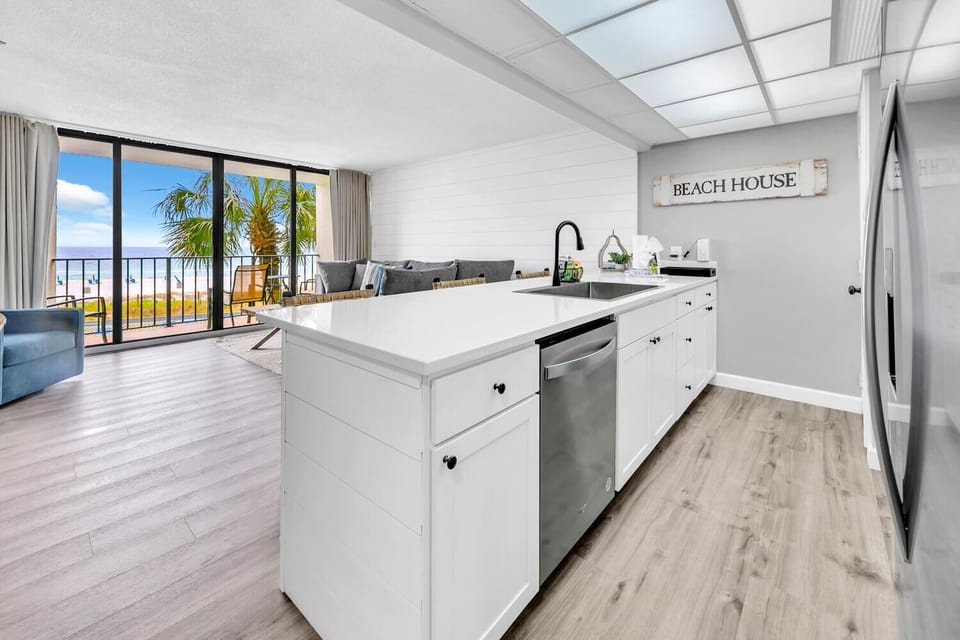 Condo, Multiple Beds (Edgewater Tower 2-108-Gunners Paradis) | Private kitchen | Oven, toaster