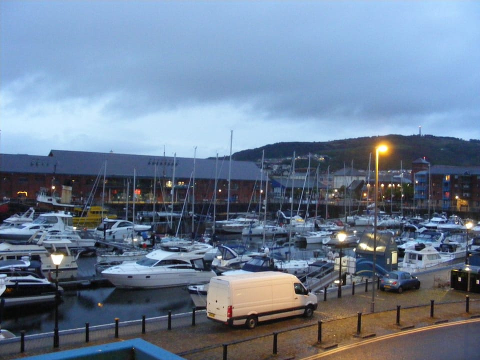 Scenic View Apartment in Swansea
