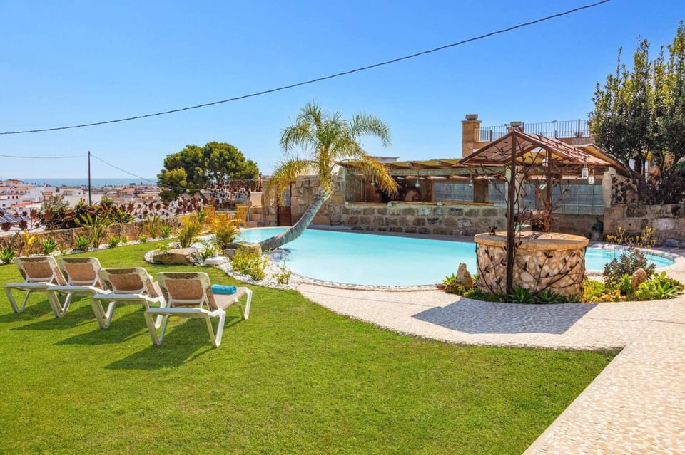 Villa Goldensol image