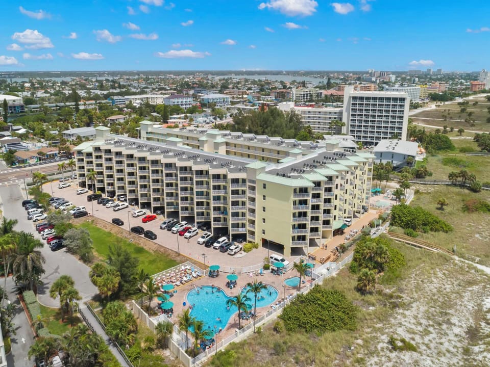 Condo (2 Bedrooms) | Property amenity