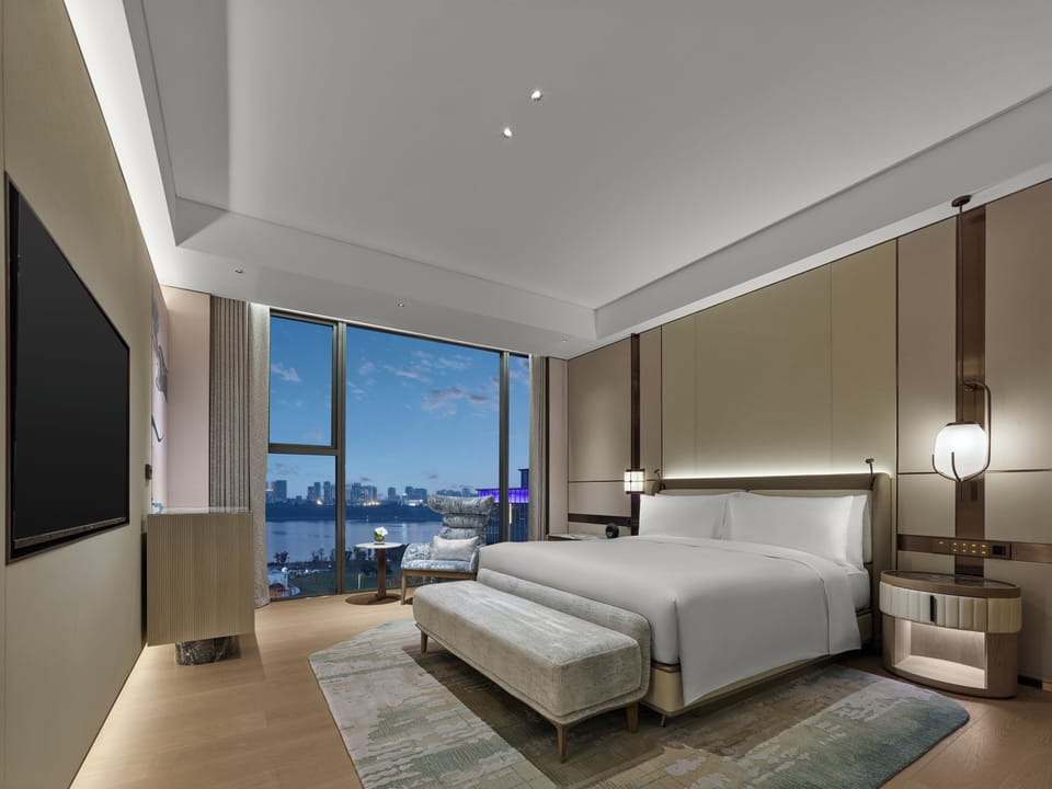 Ambassador Suite, 1 King Bedroom | Down comforters, in-room safe, desk, laptop workspace