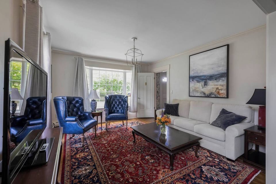 1st-floor living room, which also doubles as a fully private 4th bedroom with a queen sofa bed pullout.