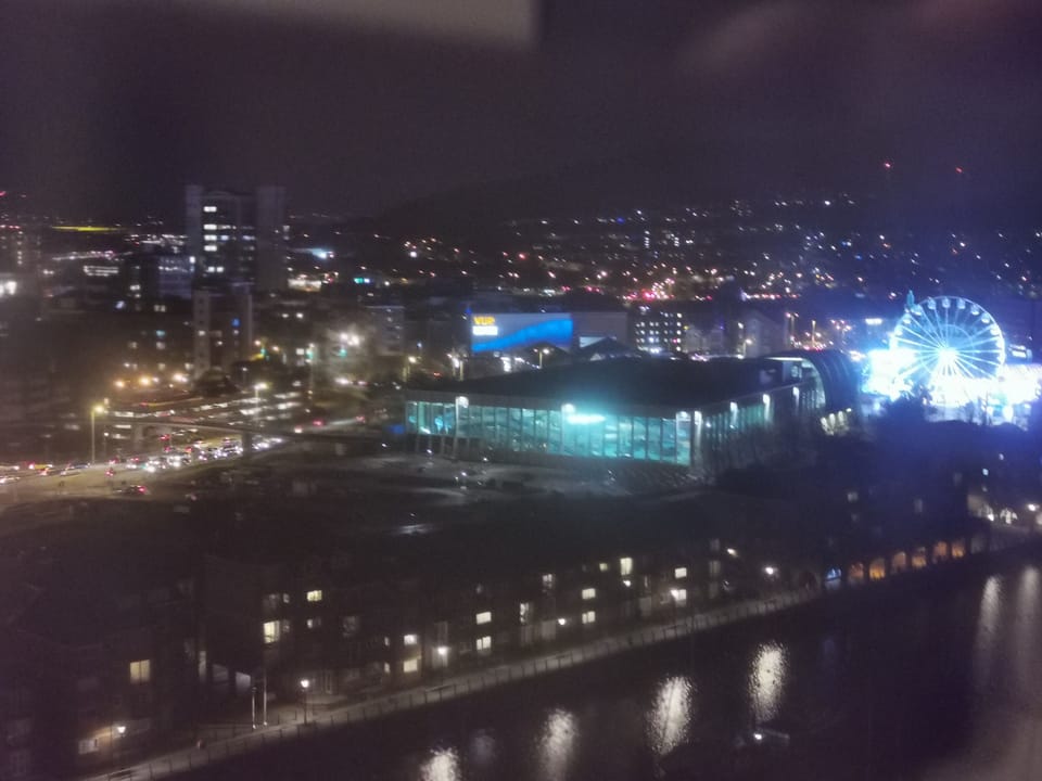 Panoramic View Apartment in Swansea