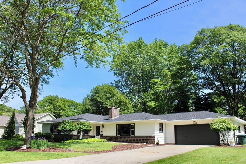 Spacious, no steps to enter, big rooms. See our walk to the beach video below