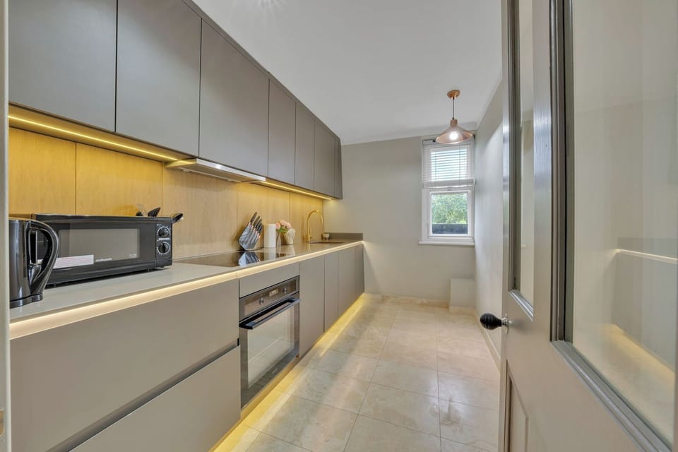 Economy Apartment, 2 Bedrooms | Private kitchen | Fridge, microwave, oven, stovetop