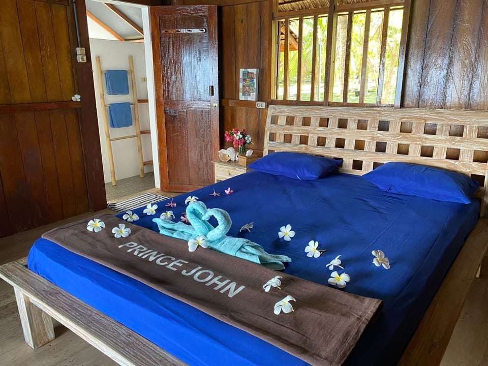 Deluxe Bungalow, Private Bathroom, Ocean View | 1 bedroom, bed sheets