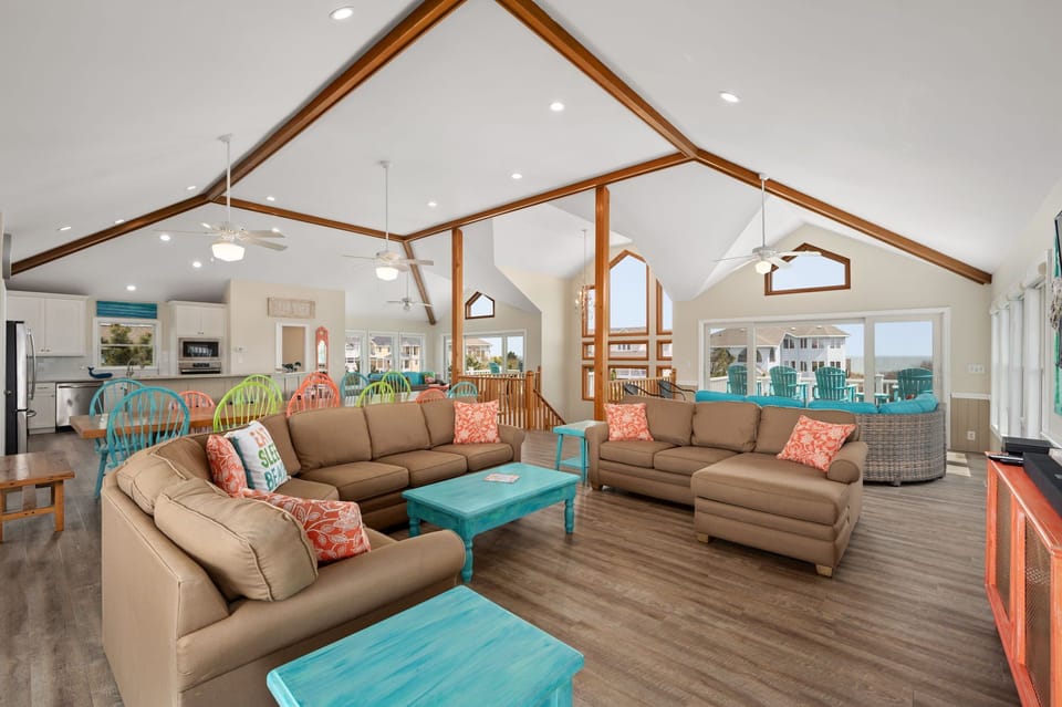 WH280: A Sweet Dream | TL Living Area, Deck Access