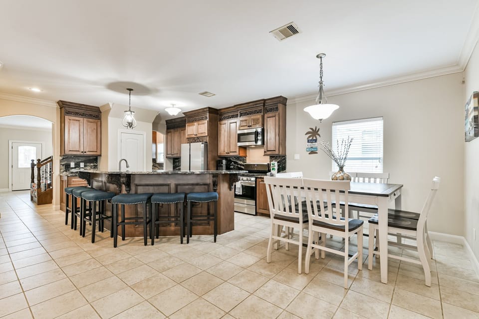 Plenty of seats to enjoy meals with friends and family.