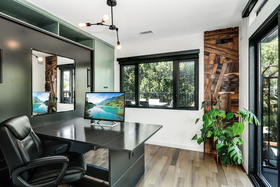 Bedroom 4 / office (murphy bed)