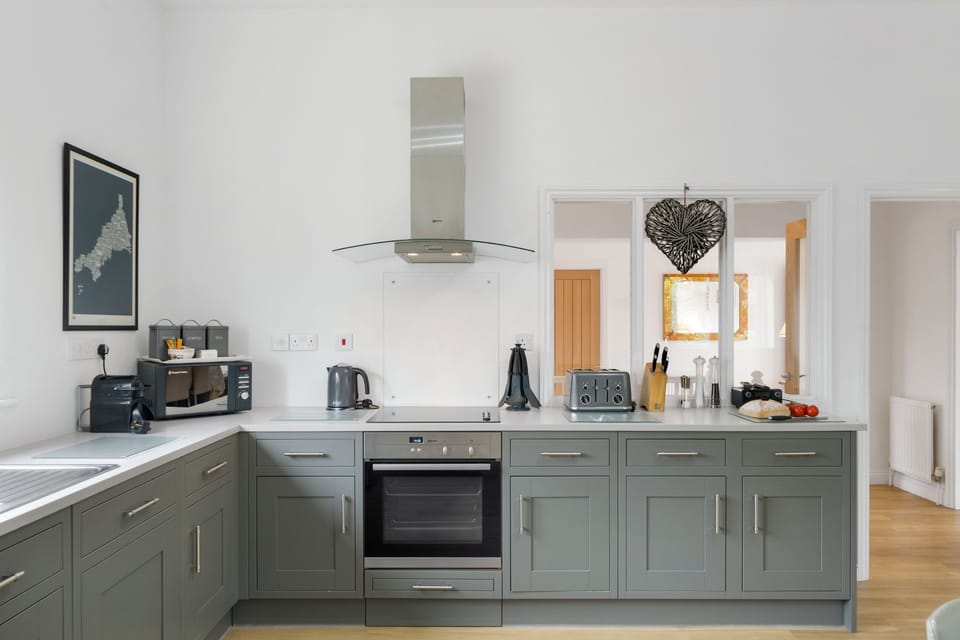 The Little Hawthorns, Roserrow, First Floor: The Modern Kitchen